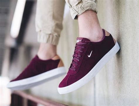 burgundy sneakers outfit.